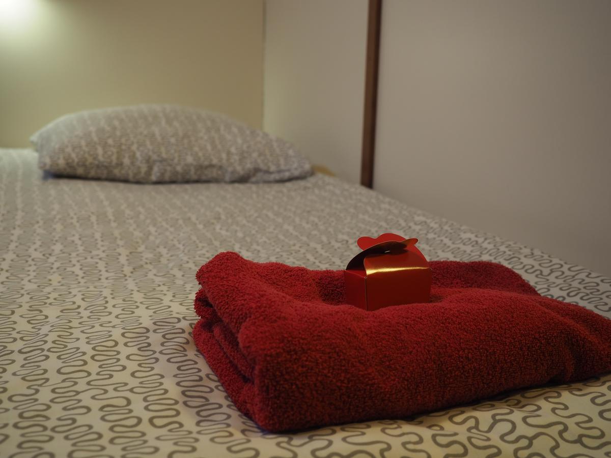 Hotelboot Sarah Амстердам Екстериор снимка