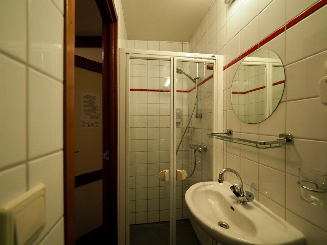 Hotelboot Sarah Амстердам Екстериор снимка